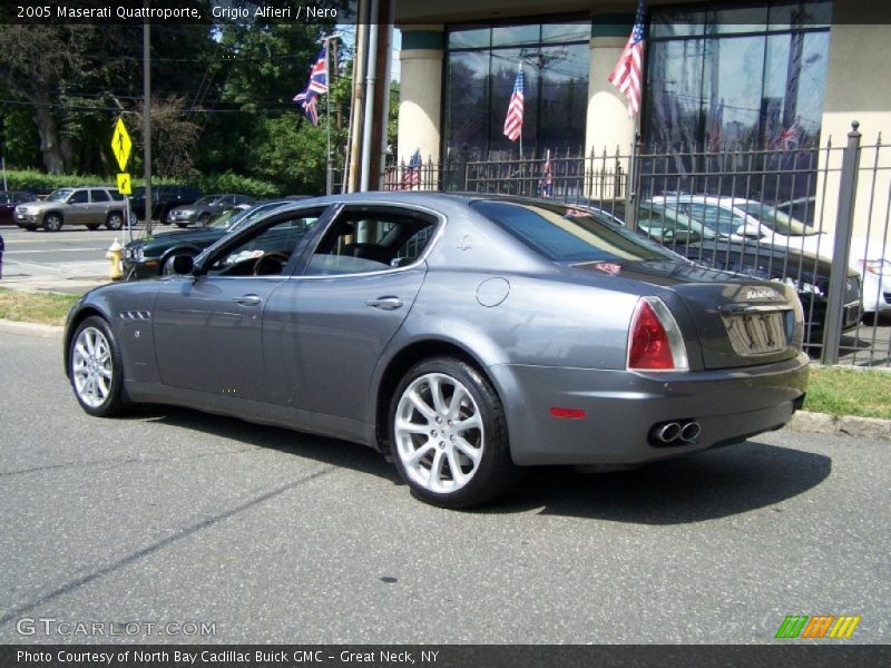 Grigio Alfieri / Nero 2005 Maserati Quattroporte