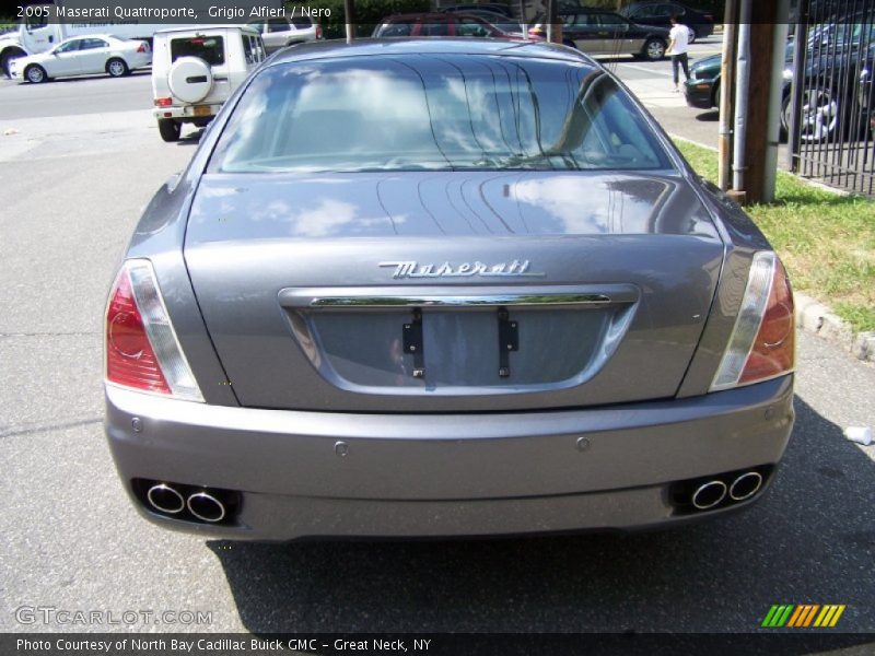 Grigio Alfieri / Nero 2005 Maserati Quattroporte