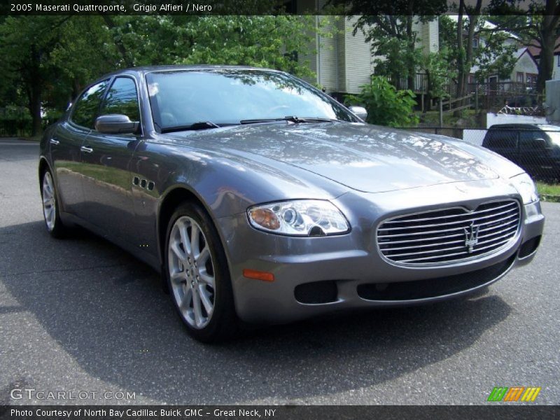 Grigio Alfieri / Nero 2005 Maserati Quattroporte