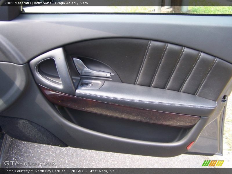Door Panel of 2005 Quattroporte 