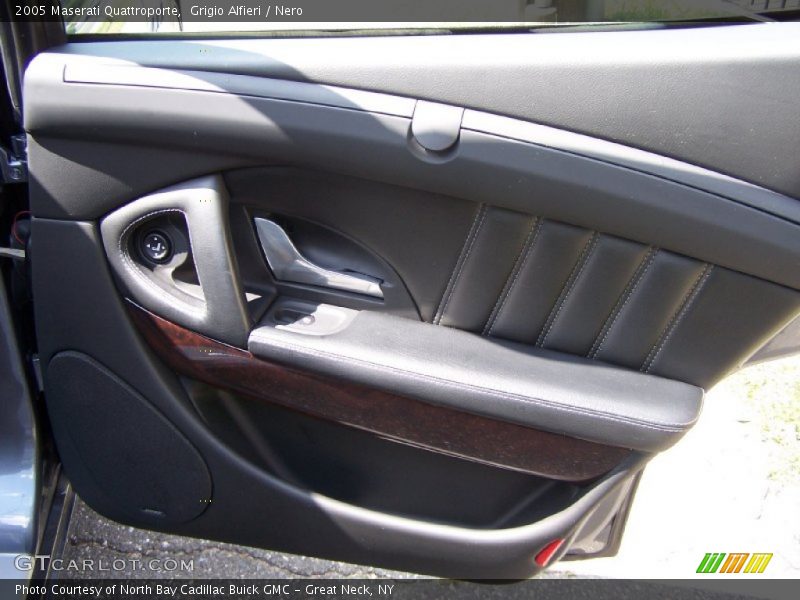 Door Panel of 2005 Quattroporte 