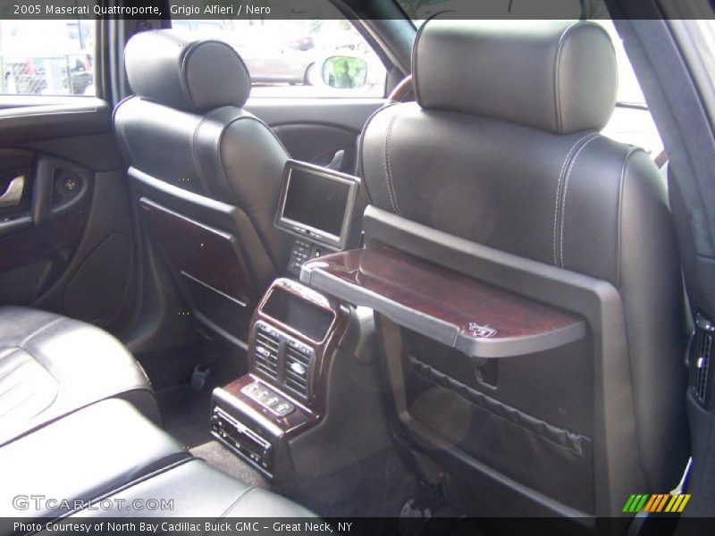  2005 Quattroporte  Nero Interior