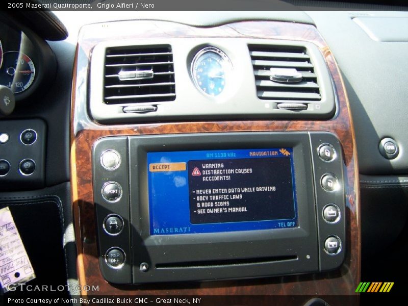 Grigio Alfieri / Nero 2005 Maserati Quattroporte