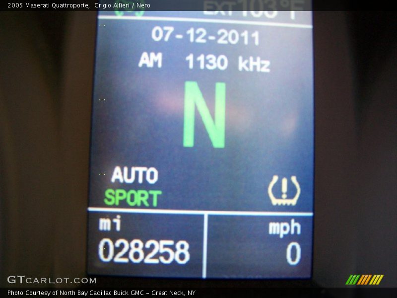 Grigio Alfieri / Nero 2005 Maserati Quattroporte