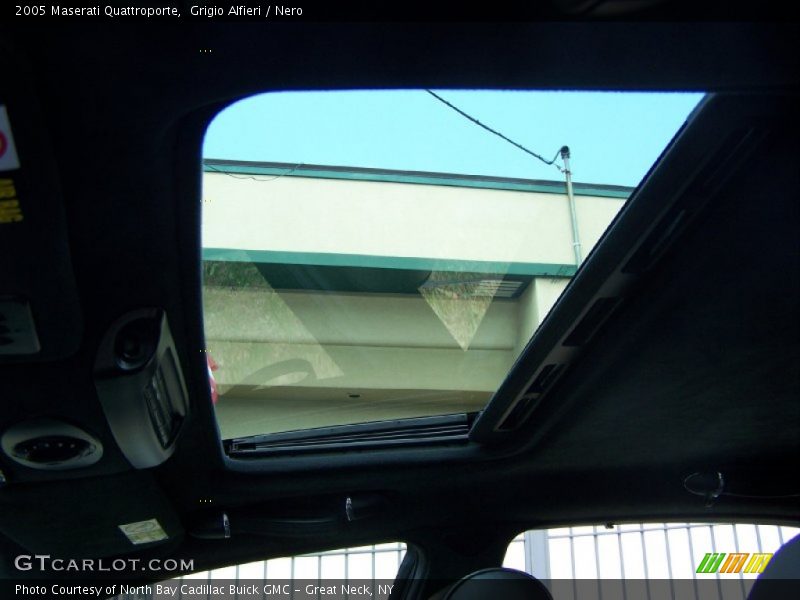 Grigio Alfieri / Nero 2005 Maserati Quattroporte