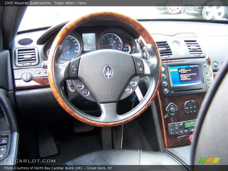 Grigio Alfieri / Nero 2005 Maserati Quattroporte