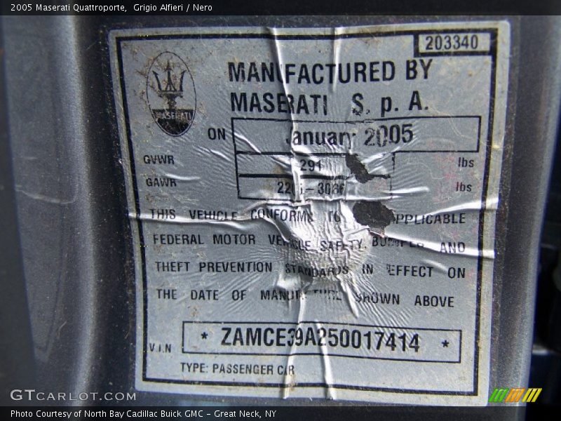 Grigio Alfieri / Nero 2005 Maserati Quattroporte