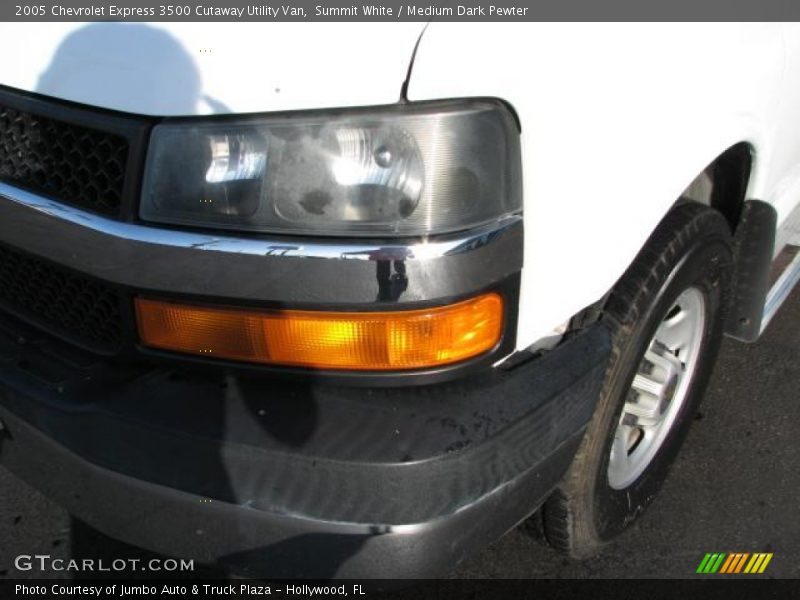 Summit White / Medium Dark Pewter 2005 Chevrolet Express 3500 Cutaway Utility Van