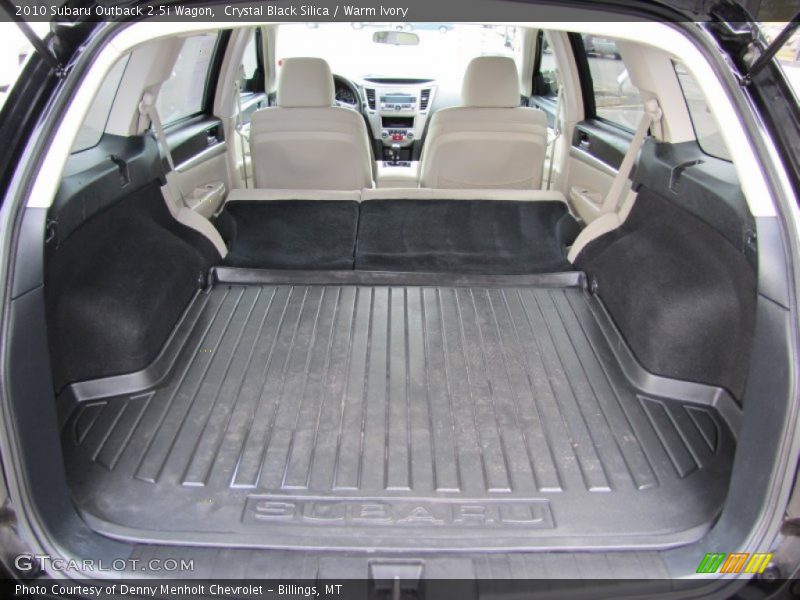 2010 Outback 2.5i Wagon Trunk