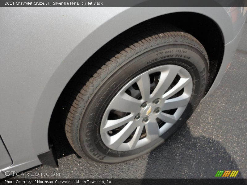 Silver Ice Metallic / Jet Black 2011 Chevrolet Cruze LT