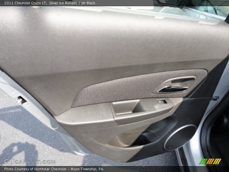 Silver Ice Metallic / Jet Black 2011 Chevrolet Cruze LT