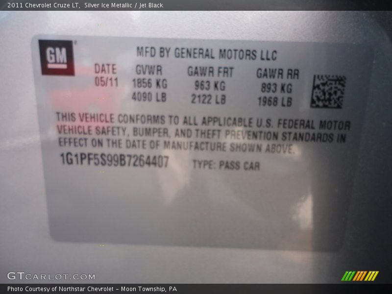Silver Ice Metallic / Jet Black 2011 Chevrolet Cruze LT