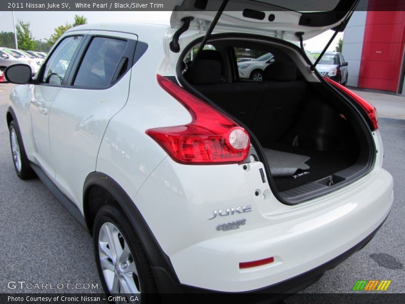 White Pearl / Black/Silver Trim 2011 Nissan Juke SV