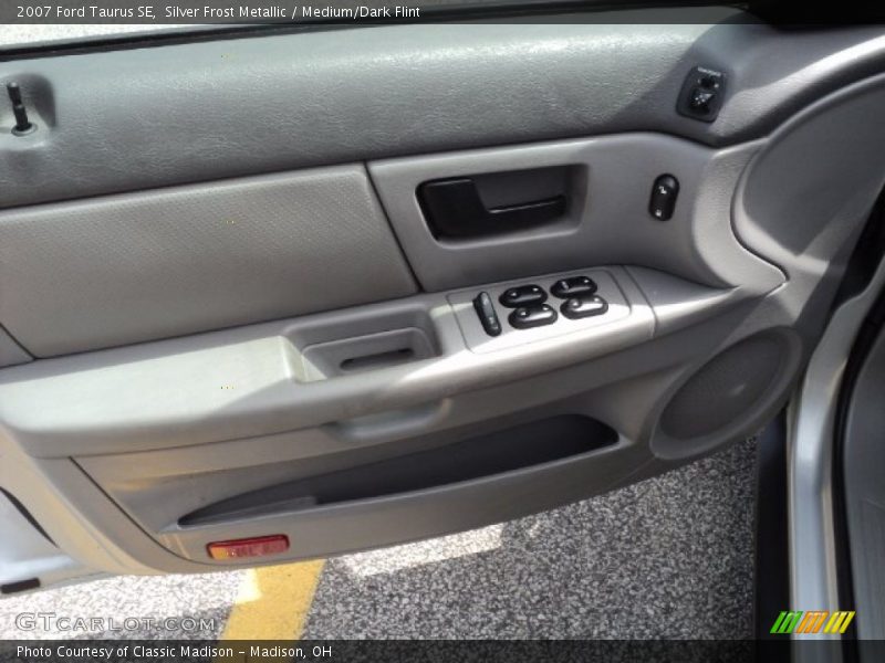 Silver Frost Metallic / Medium/Dark Flint 2007 Ford Taurus SE