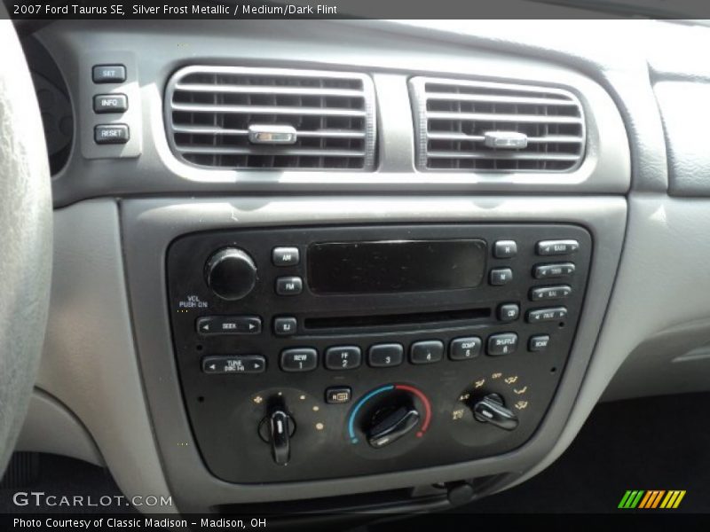 Silver Frost Metallic / Medium/Dark Flint 2007 Ford Taurus SE