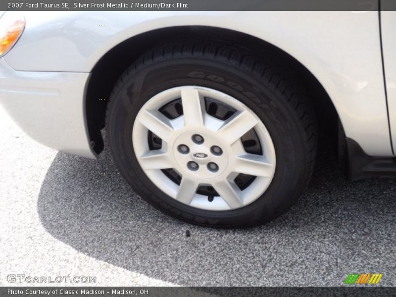 Silver Frost Metallic / Medium/Dark Flint 2007 Ford Taurus SE