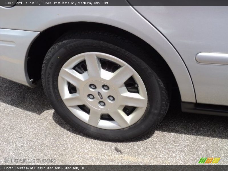 Silver Frost Metallic / Medium/Dark Flint 2007 Ford Taurus SE