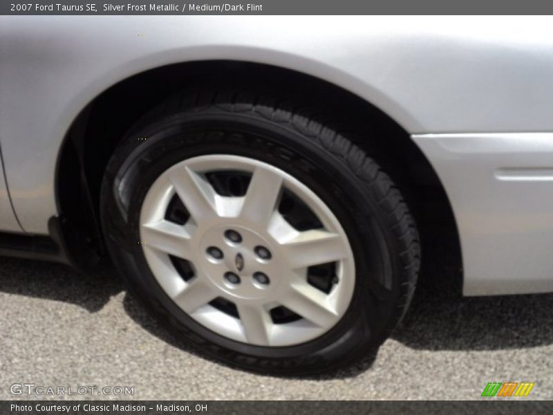 Silver Frost Metallic / Medium/Dark Flint 2007 Ford Taurus SE