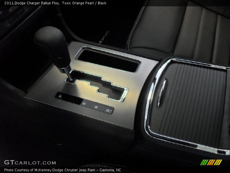 Toxic Orange Pearl / Black 2011 Dodge Charger Rallye Plus