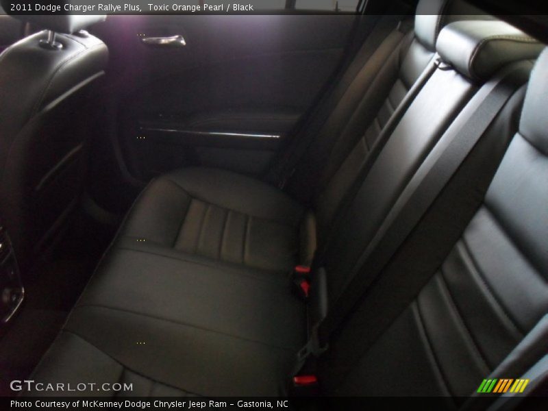 Toxic Orange Pearl / Black 2011 Dodge Charger Rallye Plus