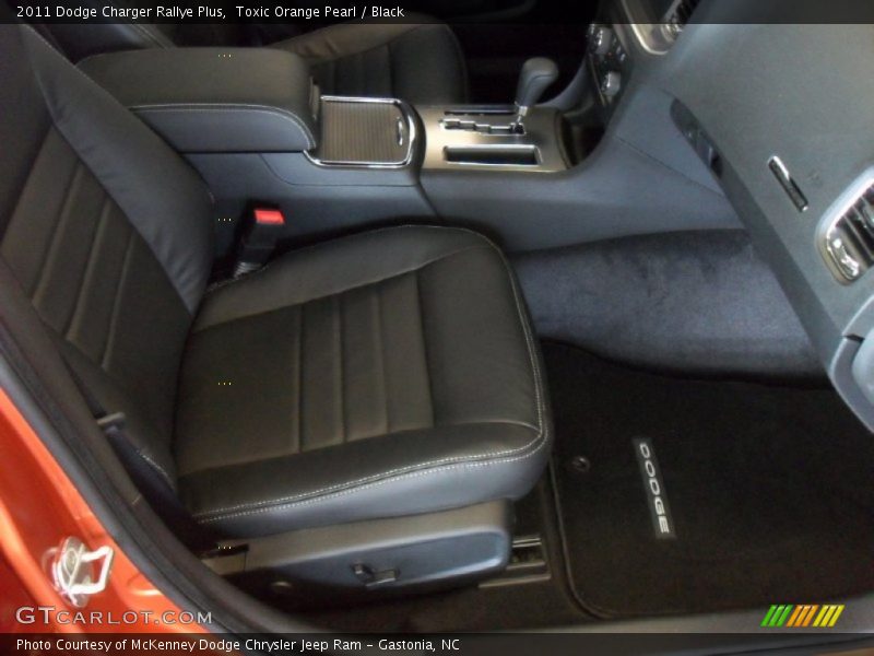 Toxic Orange Pearl / Black 2011 Dodge Charger Rallye Plus
