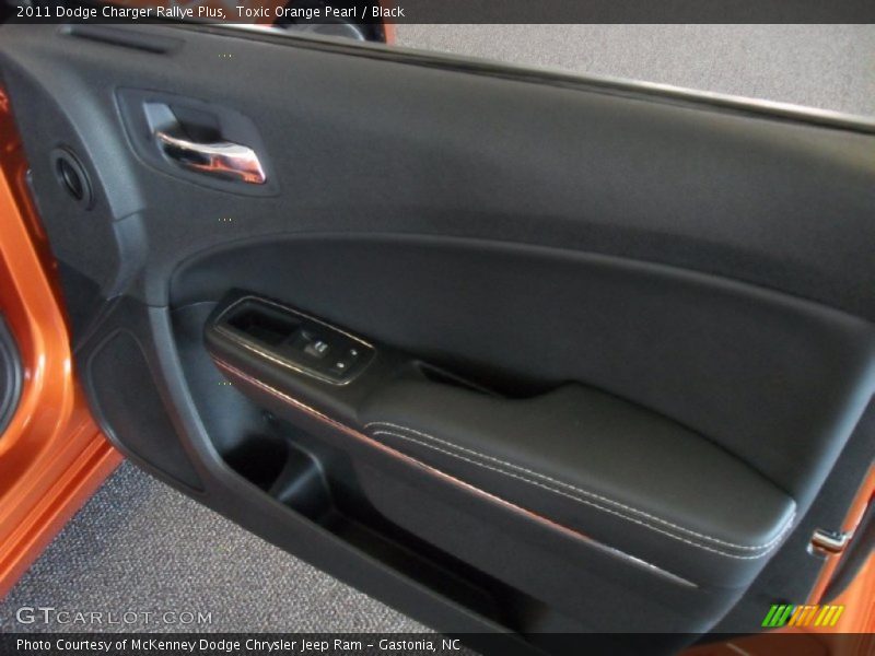 Toxic Orange Pearl / Black 2011 Dodge Charger Rallye Plus