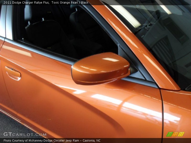 Toxic Orange Pearl / Black 2011 Dodge Charger Rallye Plus