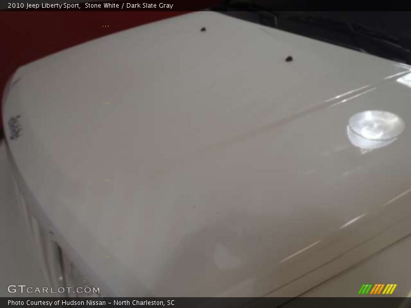 Stone White / Dark Slate Gray 2010 Jeep Liberty Sport