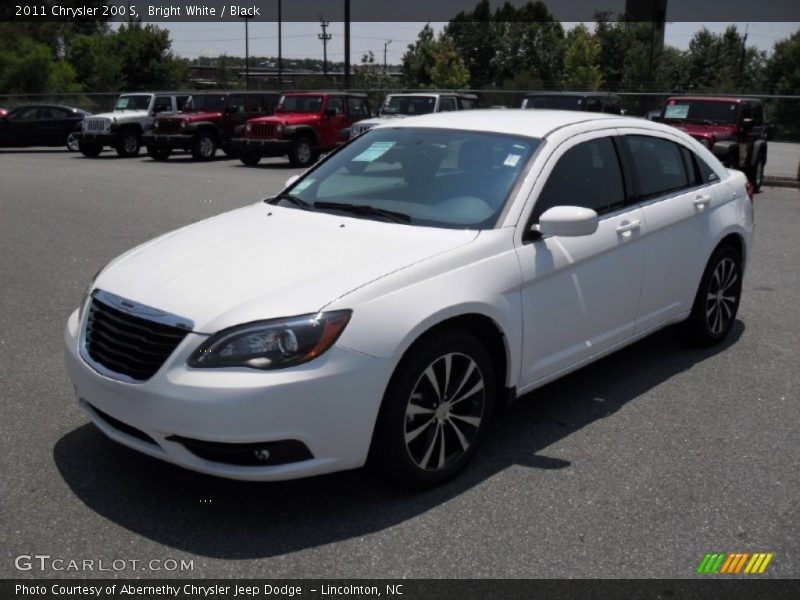 Front 3/4 View of 2011 200 S