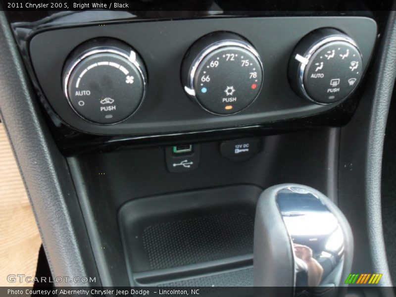 Controls of 2011 200 S