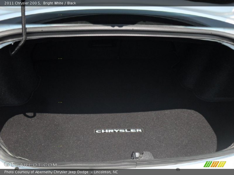  2011 200 S Trunk