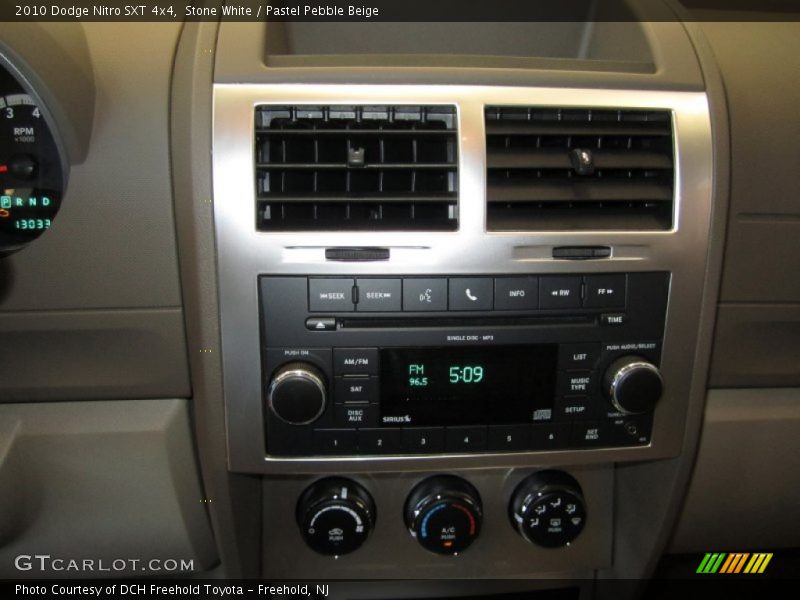 Stone White / Pastel Pebble Beige 2010 Dodge Nitro SXT 4x4