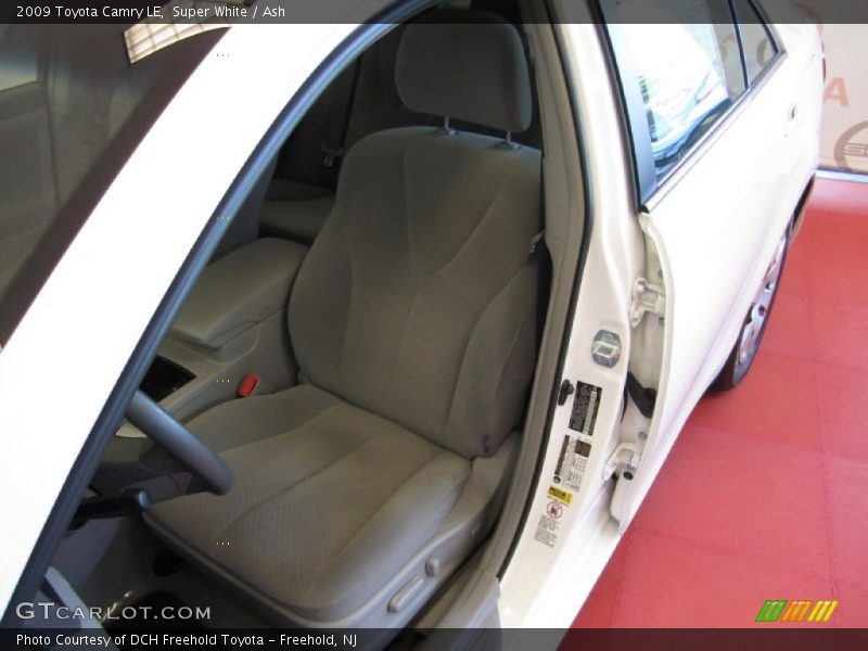 Super White / Ash 2009 Toyota Camry LE