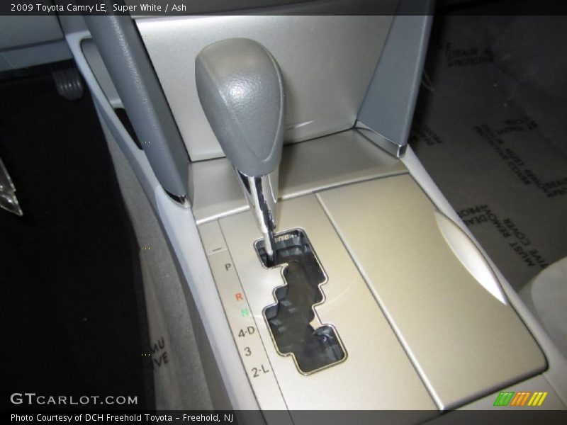 Super White / Ash 2009 Toyota Camry LE