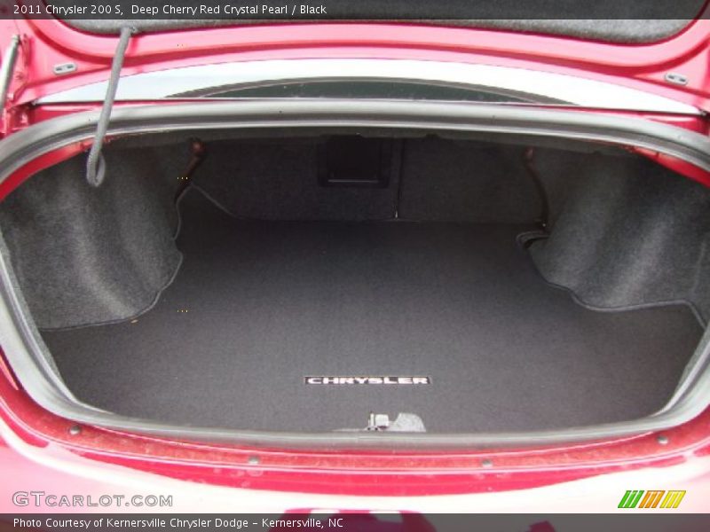  2011 200 S Trunk