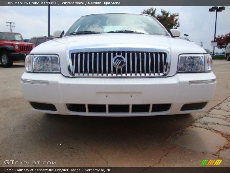 Vibrant White / Medium Light Stone 2009 Mercury Grand Marquis LS