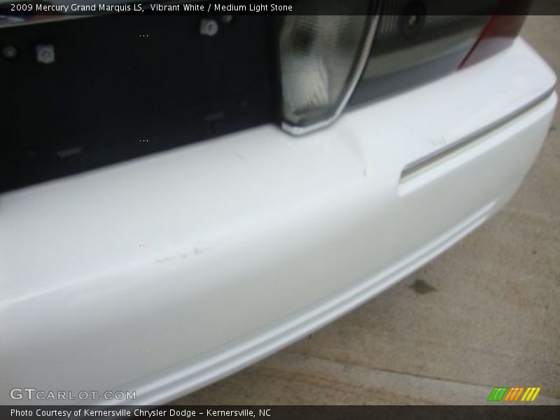 Vibrant White / Medium Light Stone 2009 Mercury Grand Marquis LS