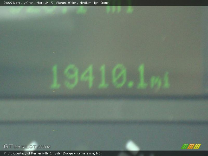 Vibrant White / Medium Light Stone 2009 Mercury Grand Marquis LS