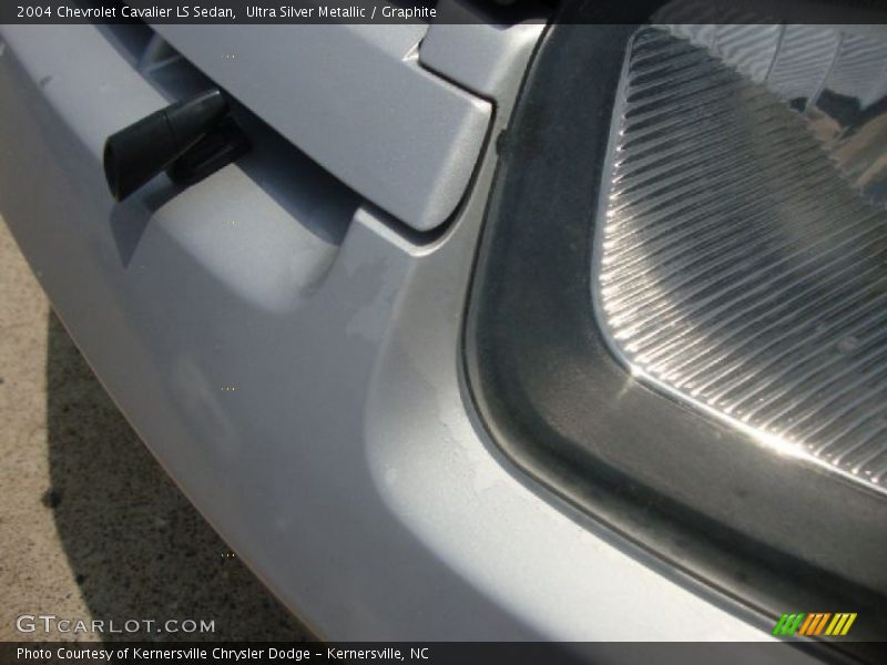 Ultra Silver Metallic / Graphite 2004 Chevrolet Cavalier LS Sedan
