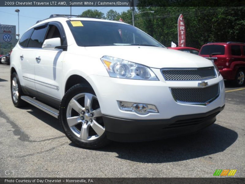 Front 3/4 View of 2009 Traverse LTZ AWD