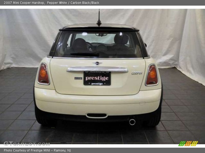 Pepper White / Carbon Black/Black 2007 Mini Cooper Hardtop