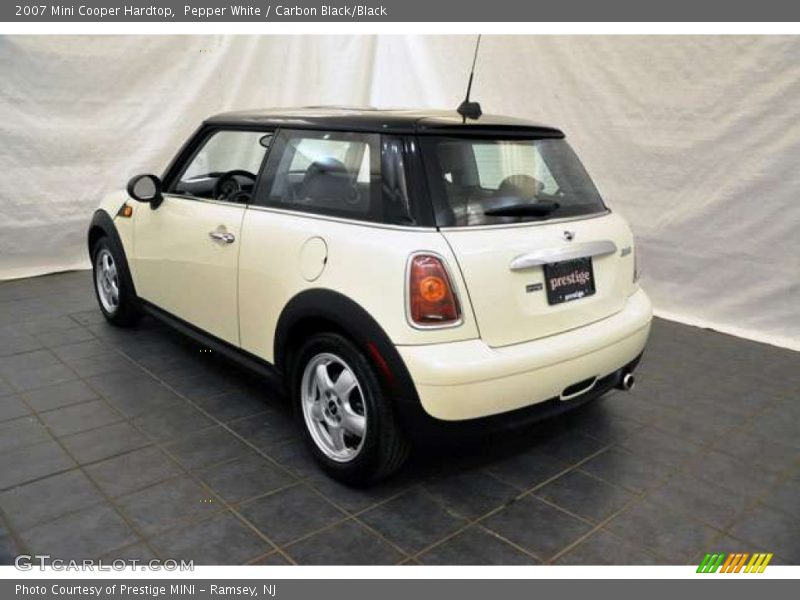 Pepper White / Carbon Black/Black 2007 Mini Cooper Hardtop