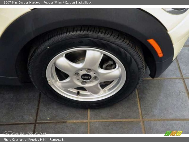 Pepper White / Carbon Black/Black 2007 Mini Cooper Hardtop