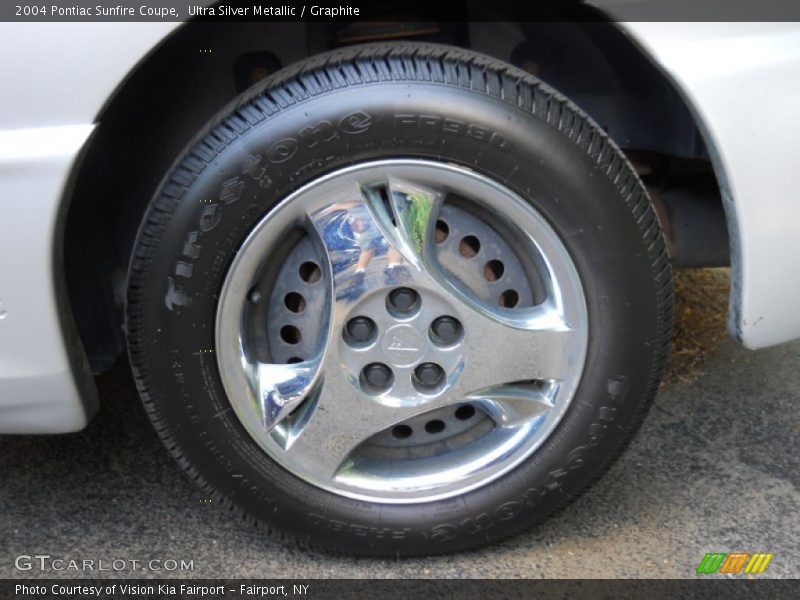 Ultra Silver Metallic / Graphite 2004 Pontiac Sunfire Coupe