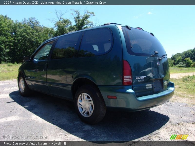 Light Argentine Green Metallic / Graphite Gray 1997 Nissan Quest GXE