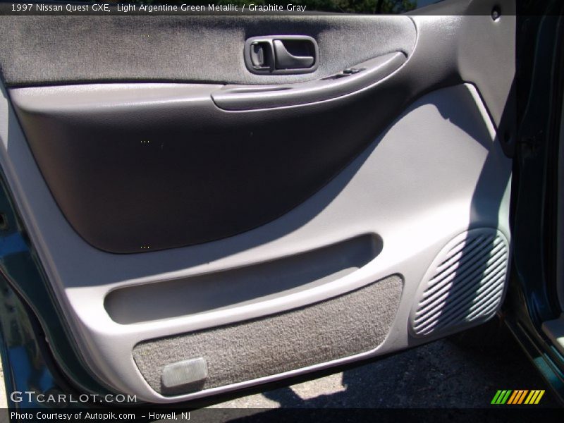 Light Argentine Green Metallic / Graphite Gray 1997 Nissan Quest GXE