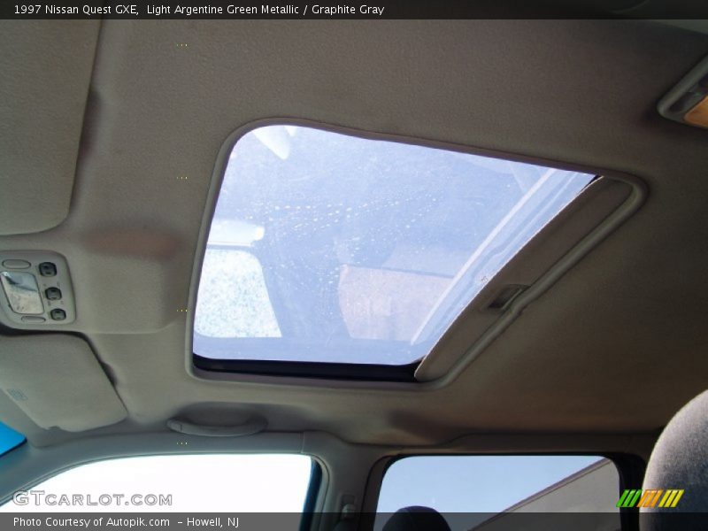 Light Argentine Green Metallic / Graphite Gray 1997 Nissan Quest GXE