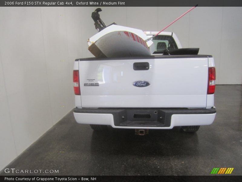 Oxford White / Medium Flint 2006 Ford F150 STX Regular Cab 4x4