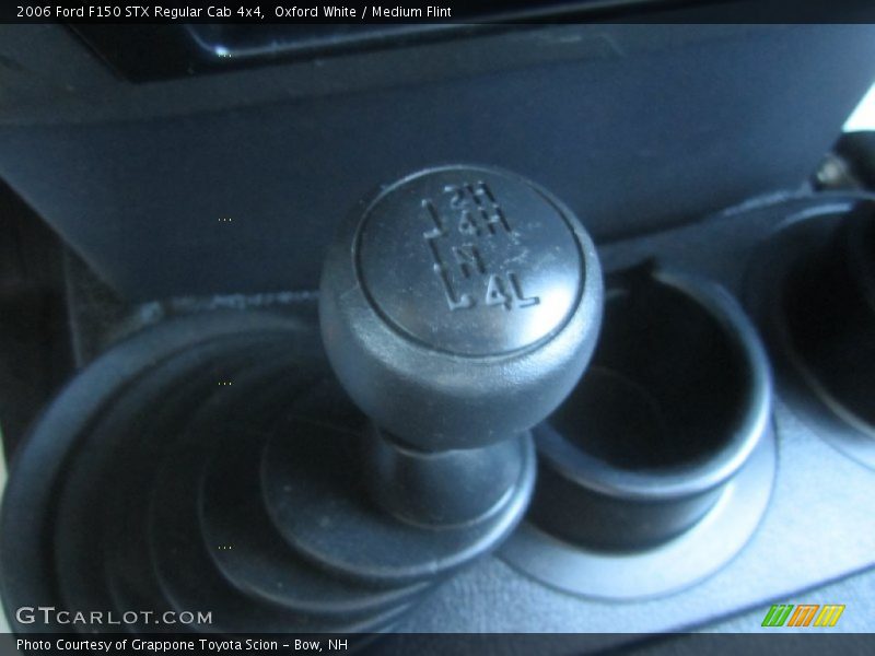 Oxford White / Medium Flint 2006 Ford F150 STX Regular Cab 4x4