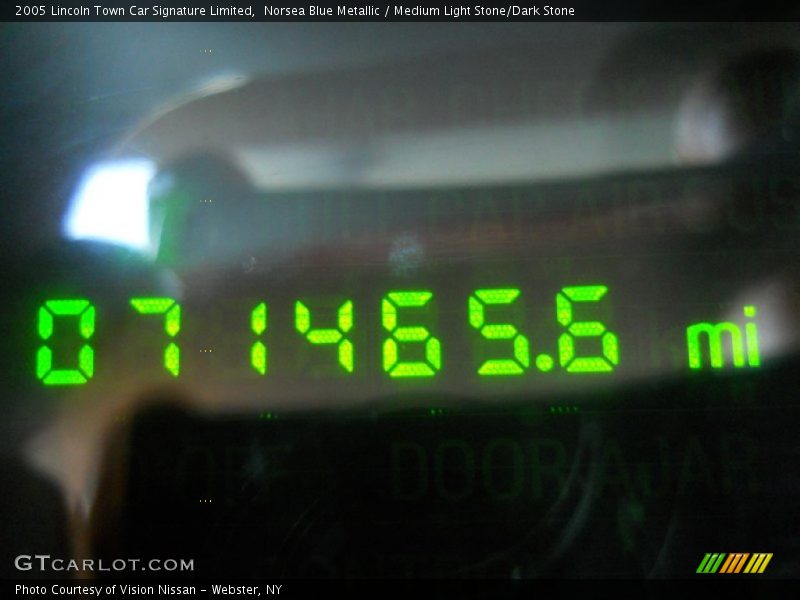 Norsea Blue Metallic / Medium Light Stone/Dark Stone 2005 Lincoln Town Car Signature Limited